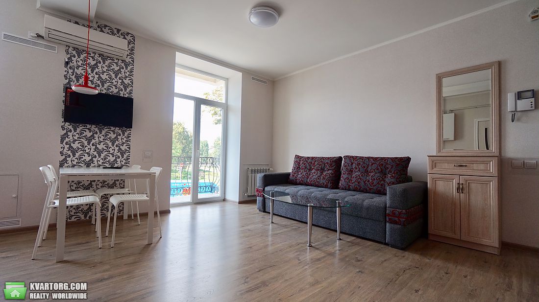Rent out 2-room apartment. Чернигов, Проспект Победы — photo 1