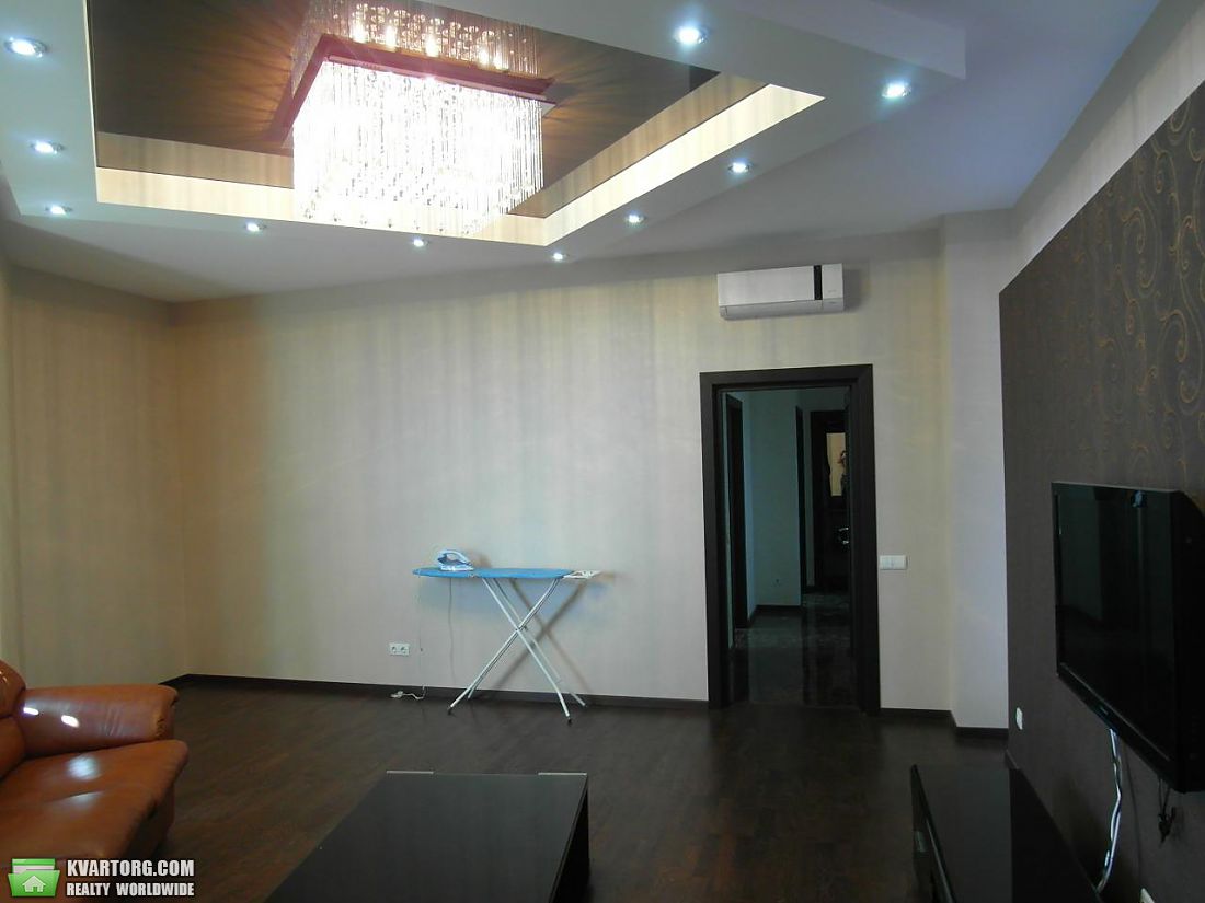 Rent out 2-room apartment. Киев,  Соломенская — photo 6