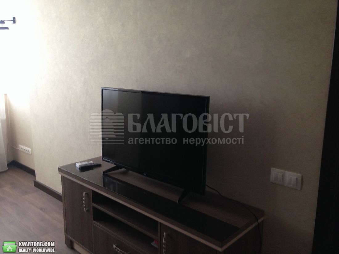 Rent out 3-room apartment. Киев,  Лабораторный пер — photo 9