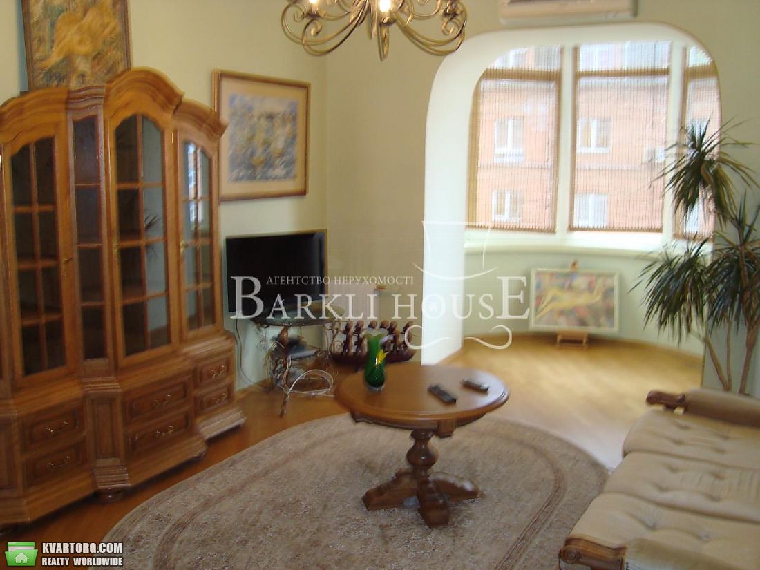 Rent out 2-room apartment. Киев,  Волошская — photo 1