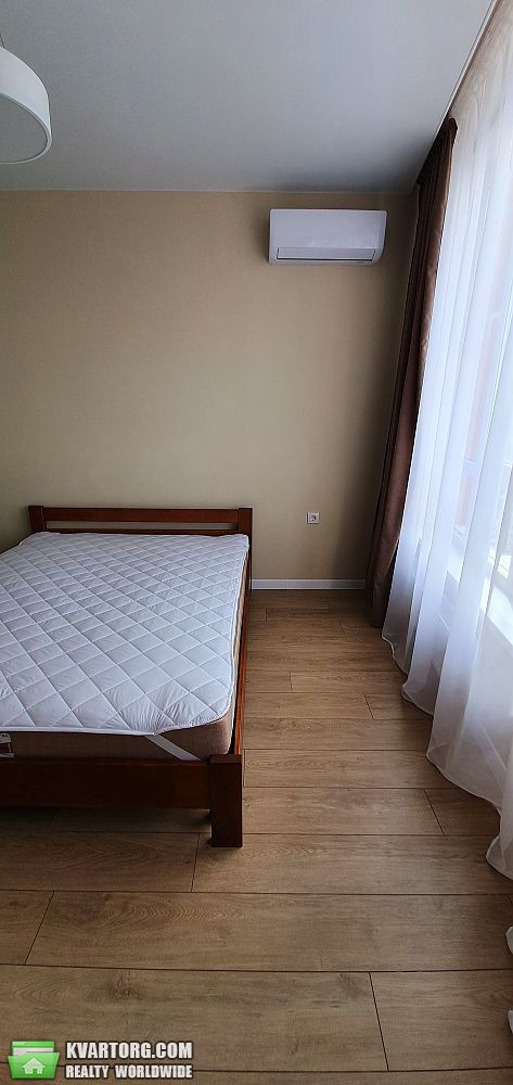 Rent out 1-room apartment. Киев, Каховська вул. — photo 4
