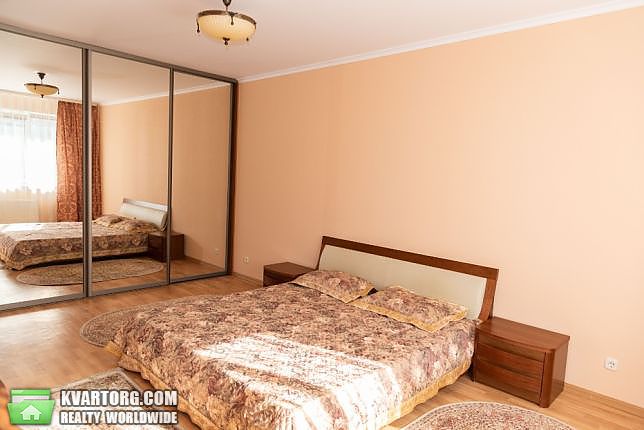 Rent out 2-room apartment. Киев,  Подгорная — photo 4