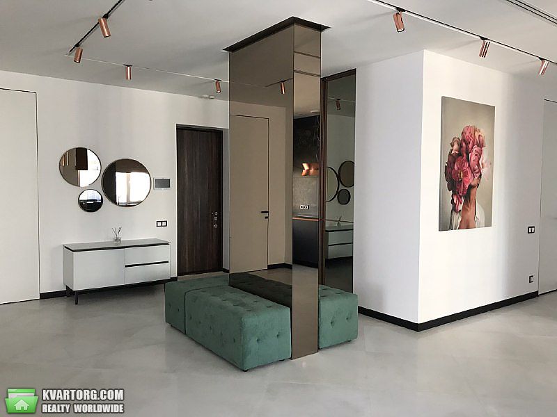 Rent out 4-room apartment. Киев, Драгомирова ул. — photo 1