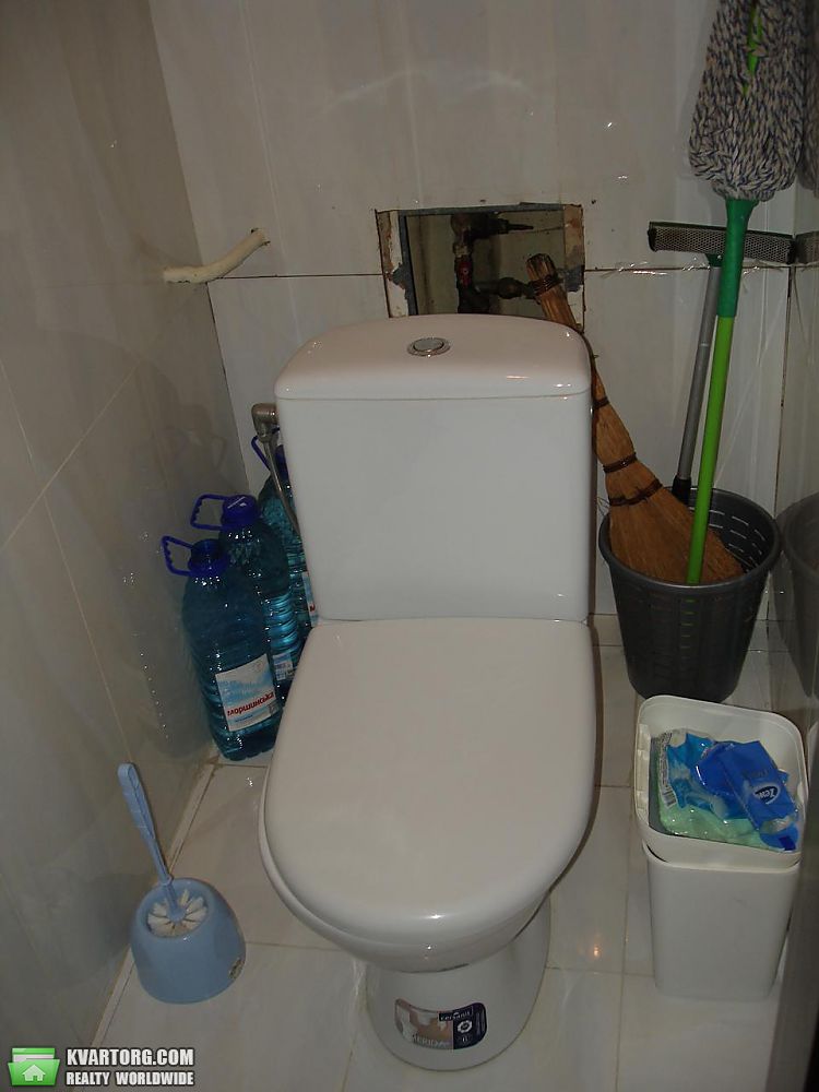 Rent out 2-room apartment. Киев, Леси Украинки бульв. — photo 8