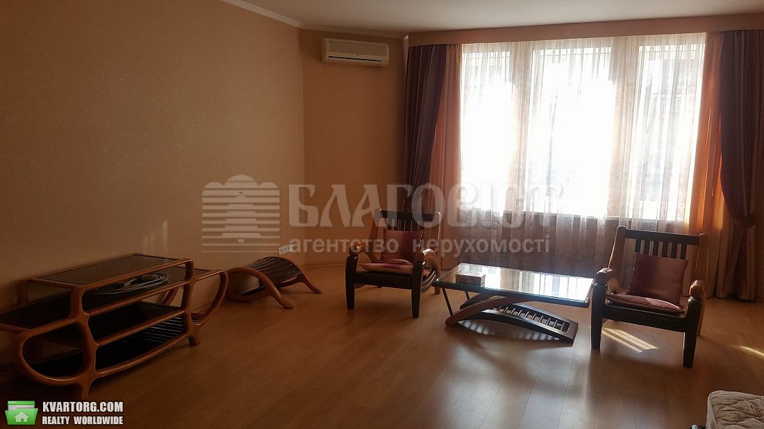 Rent out 2-room apartment. Киев,  Дмитриевская — photo 1