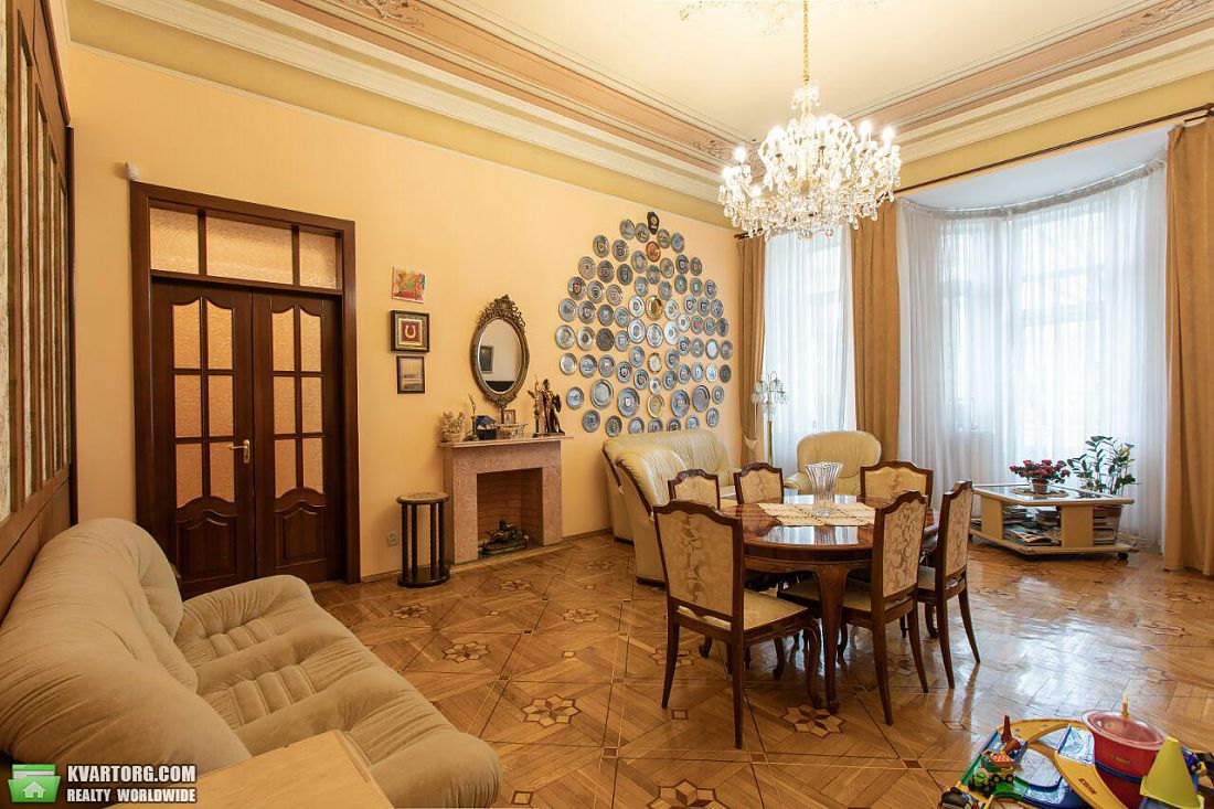 Sell 4-room apartment. Киев,  Лютеранская — photo 1