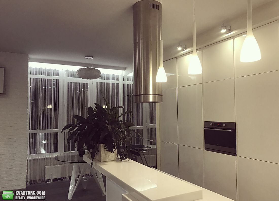 Rent out 3-room apartment. Киев, Драгомирова — photo 1