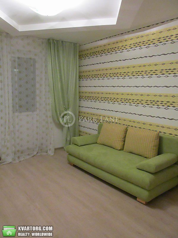 Rent out 3-room apartment. Киев,  Ирпенская — photo 1