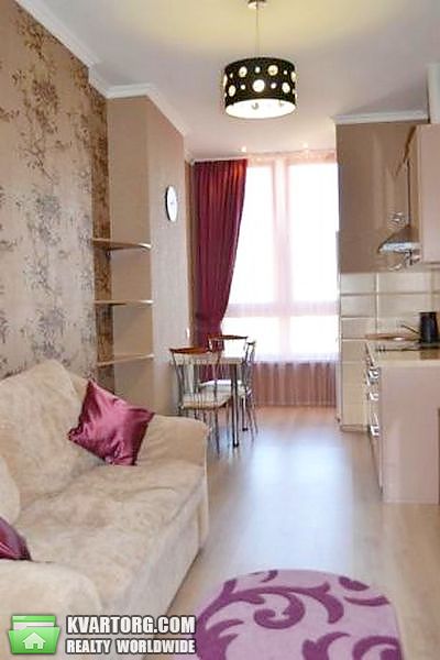 Rent out 1-room apartment. Киев,  Жилянская — photo 8