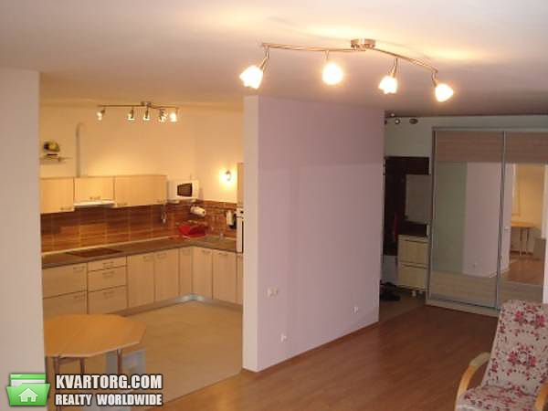 Rent out 3-room apartment. Киев,  Бажана — photo 2