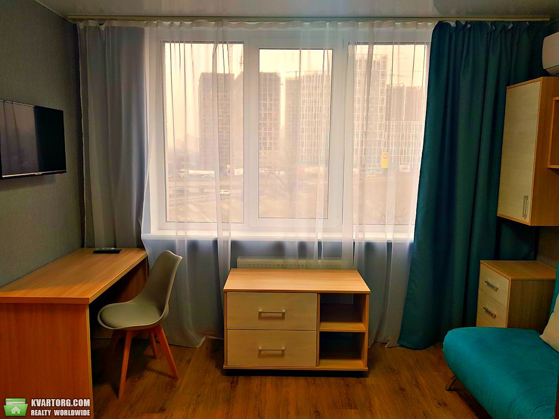 Rent out 1-room apartment. Киев,  Малоземельная — photo 1