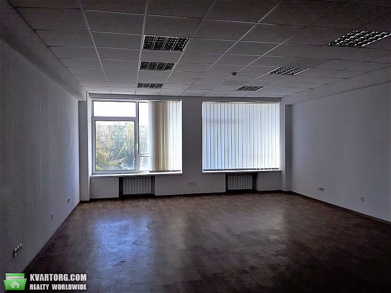 Rent out office. Киев, Соборности — photo 3