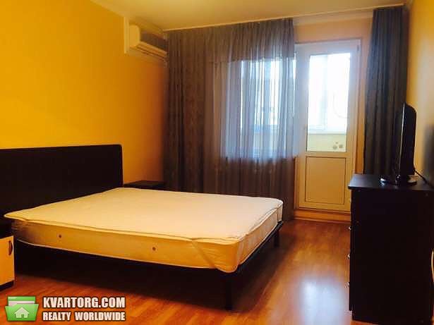 Rent out 2-room apartment. Киев,  Урловская — photo 1