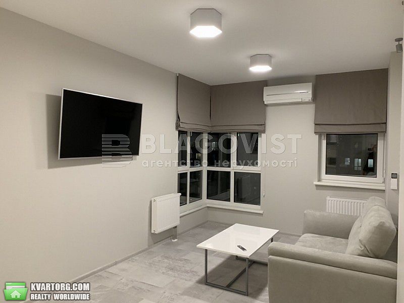 Rent out 2-room apartment. Киев,  Конева — photo 4