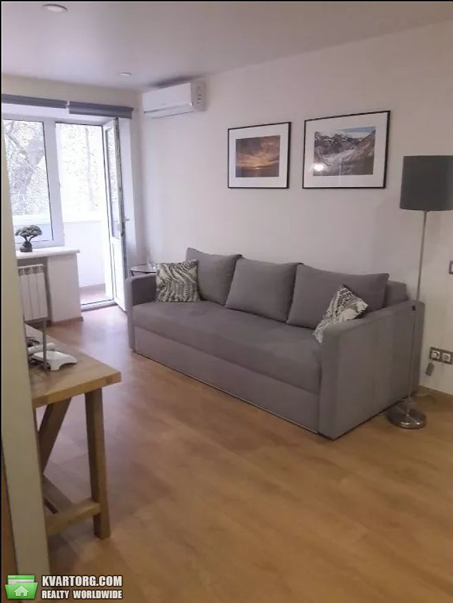 Rent out 2-room apartment. Киев,  Кловский спуск — photo 1