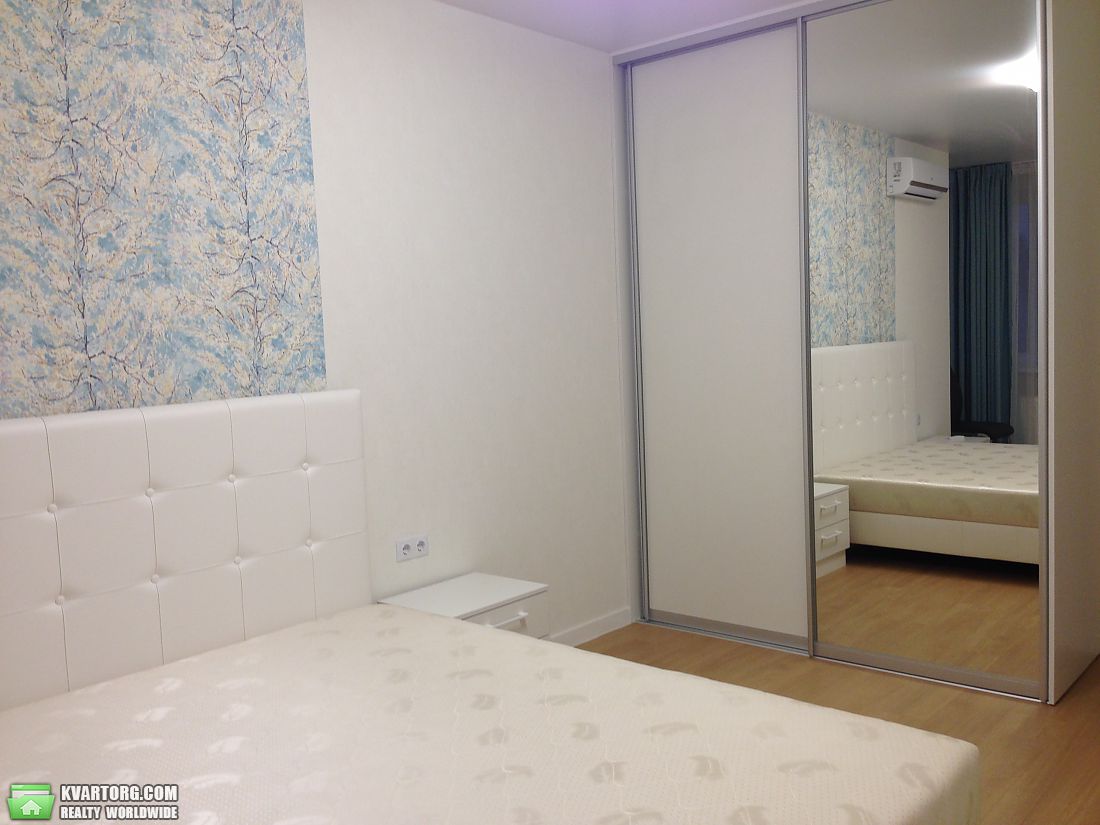 Rent out 2-room apartment. Киев, Комарова космонавта просп — photo 7