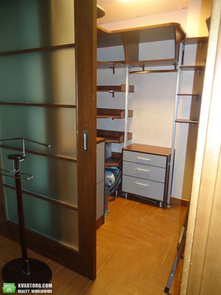 Rent out 2-room apartment. Киев,  Жилянская — photo 7