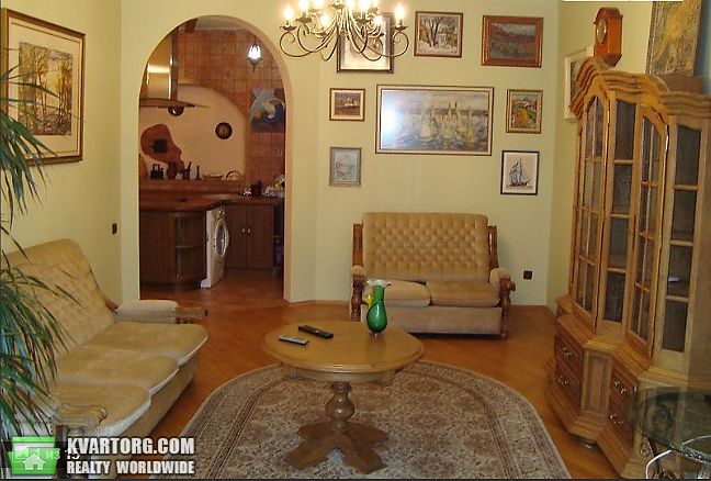 Rent out 2-room apartment. Киев,  Волосская улица — photo 1
