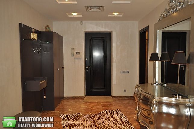 Rent out 3-room apartment. Киев,  Владимирская — photo 1