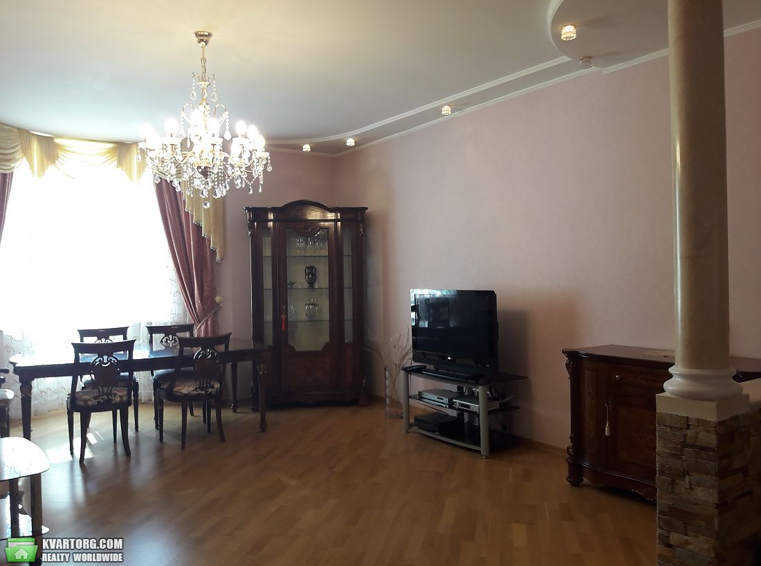 Rent out 3-room apartment. Киев,  Щорса — photo 3