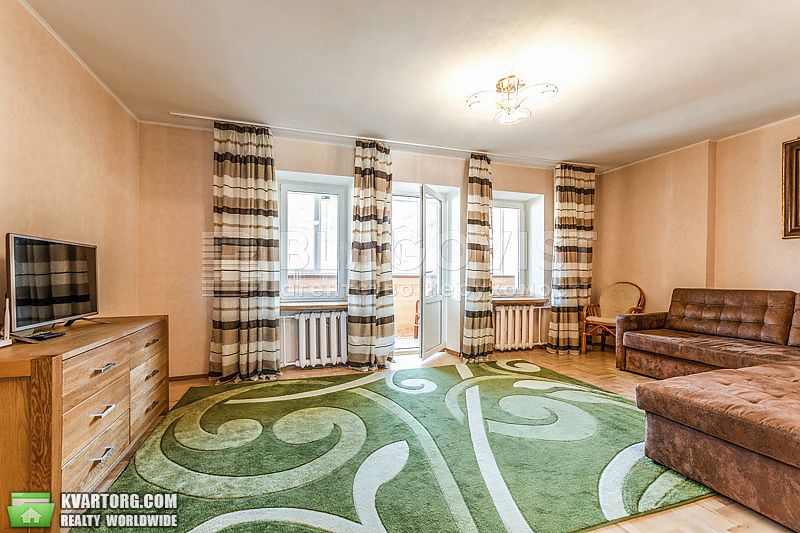 Rent out 2-room apartment. Киев,  Андреевская — photo 1