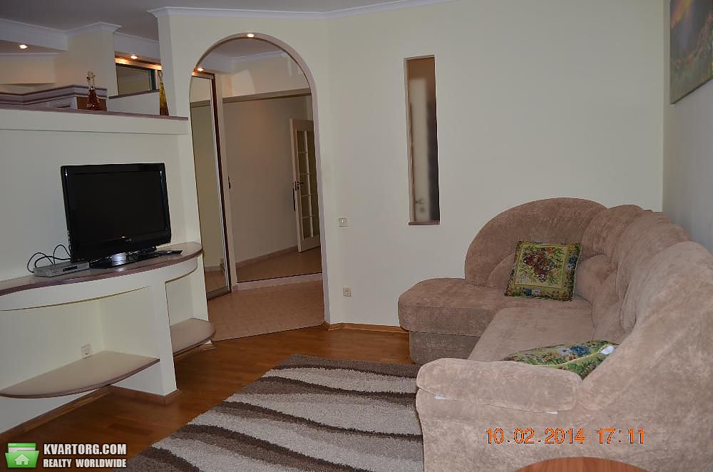 Rent out 2-room apartment. Киев,  Мазепы — photo 1