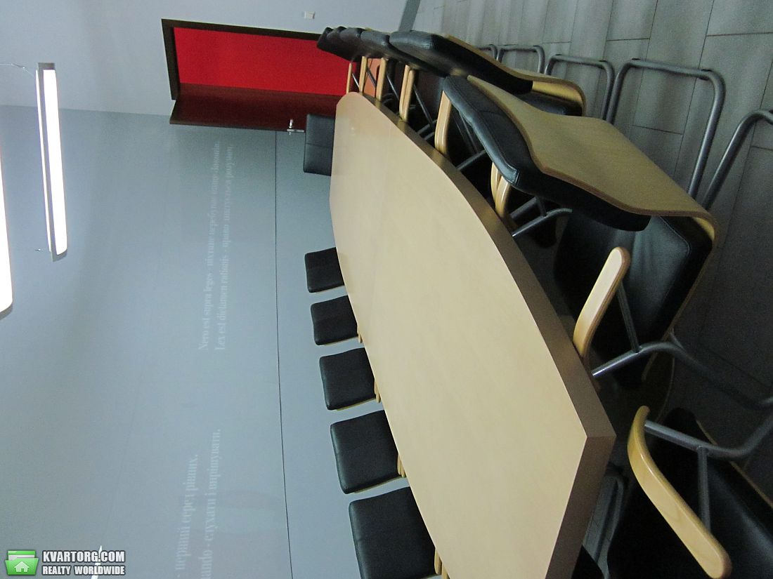 Rent out office. Киев, Жилянская — photo 1