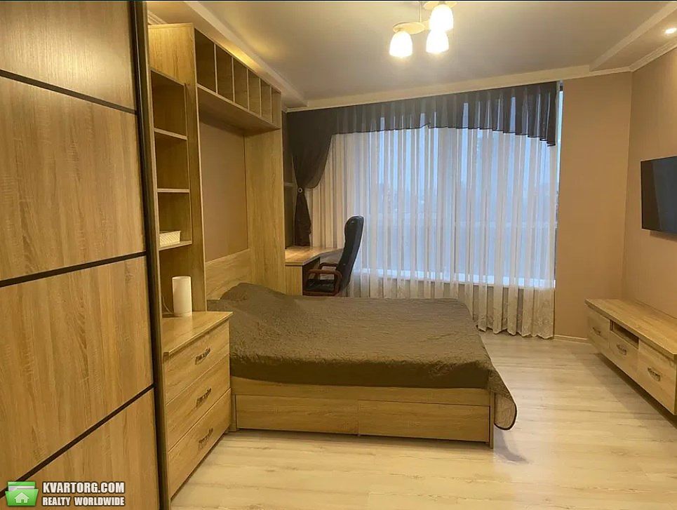 Rent out 1-room apartment. Киев,  Коломиевский пер — photo 1