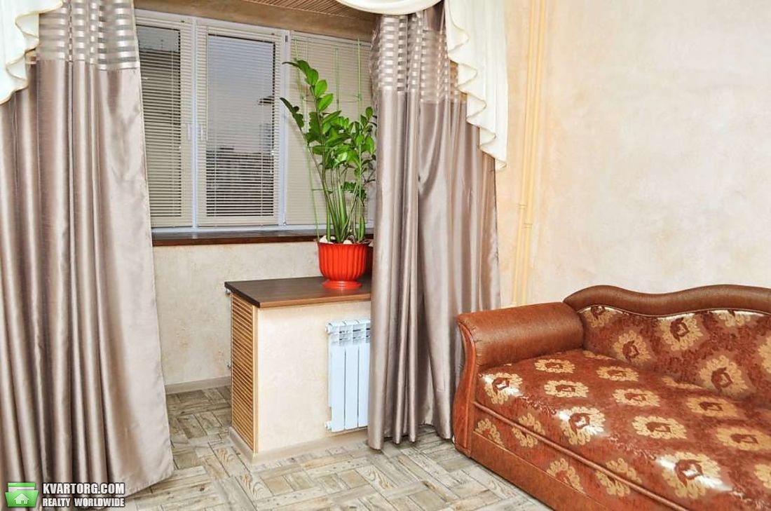 Sell 3-room apartment. Киев,  Героев Днепра — photo 1