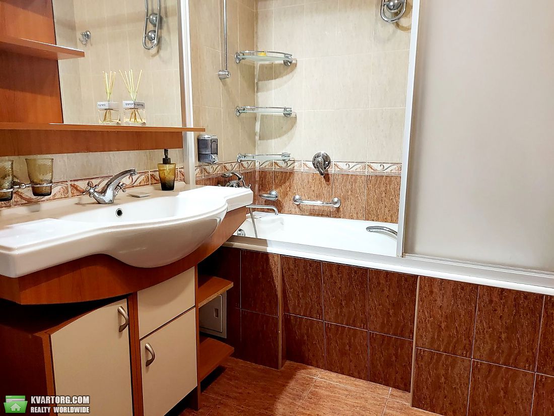 Rent out 3-room apartment. Киев,  Малоподвальная — photo 9