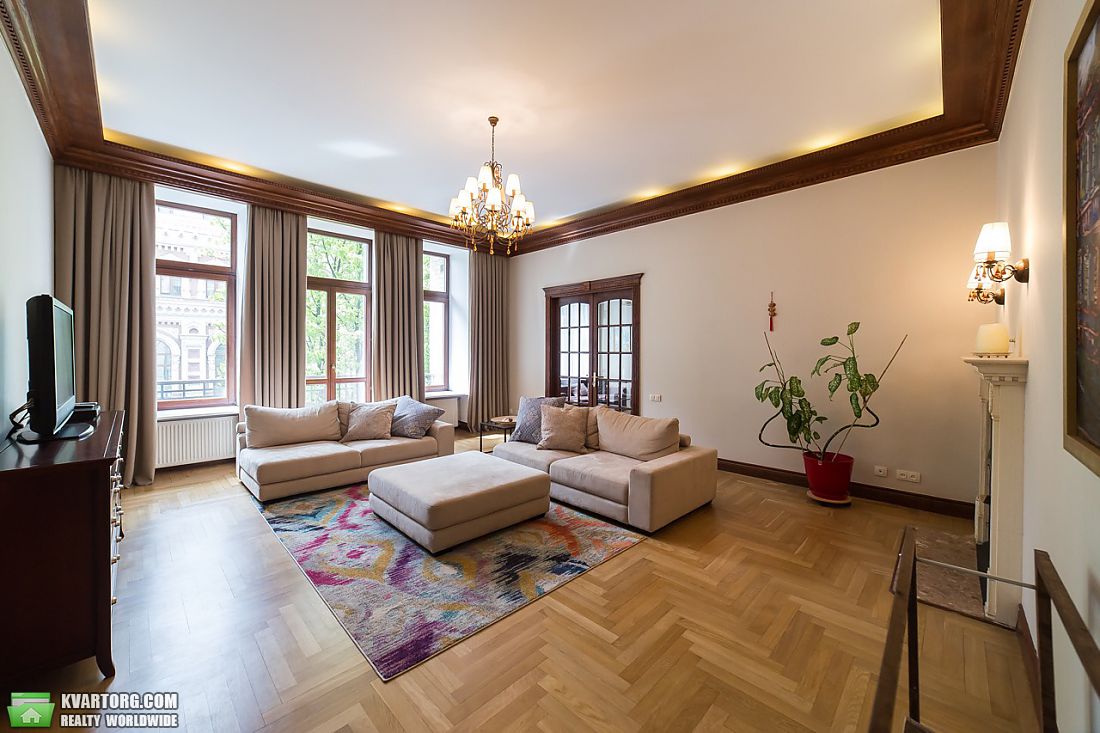Rent out 5-room apartment. Киев,  Большая Житомирская — photo 1