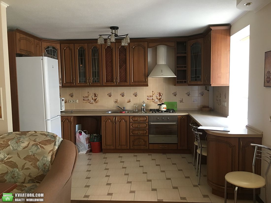 Rent out 4-room apartment. Киев,  Автозаводская — photo 9