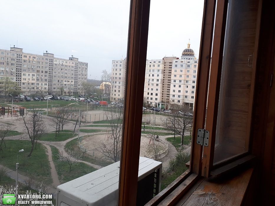 Rent out 2-room apartment. Киев, Приречная — photo 2