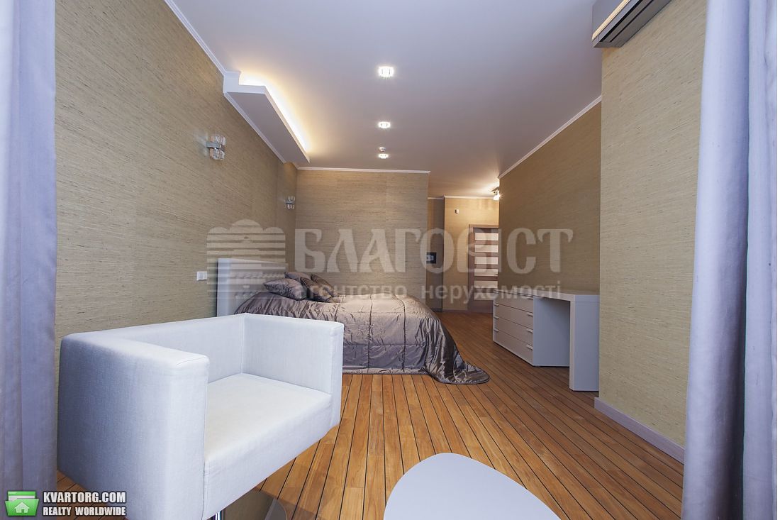 Rent out 3-room apartment. Киев,  Соломенская — photo 9