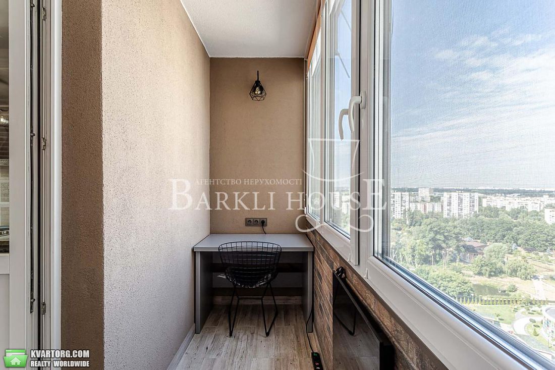 Rent out 2-room apartment. Киев,  Конева — photo 10