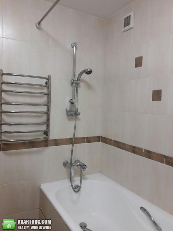 Rent out 3-room apartment. Киев,  Почайнинская — photo 8
