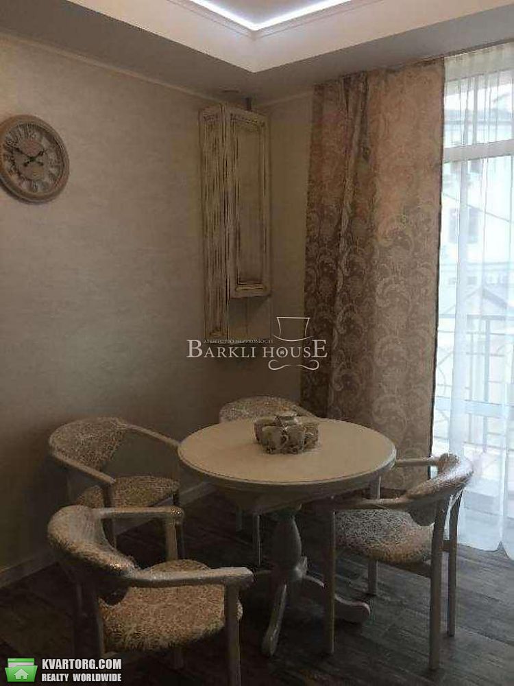 Rent out 2-room apartment. Киев, дегтярная — photo 3