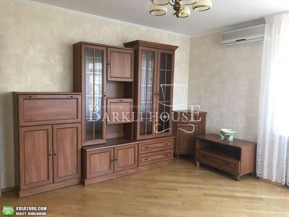 Rent out 2-room apartment. Киев,  Нижний Вал — photo 2
