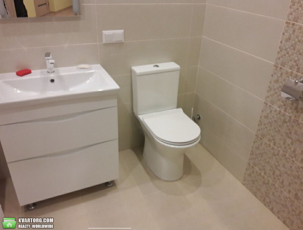 Rent out 2-room apartment. Киев, Светлая — photo 4