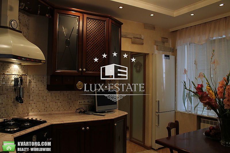 Rent out 2-room apartment. Киев,  Институтская — photo 1