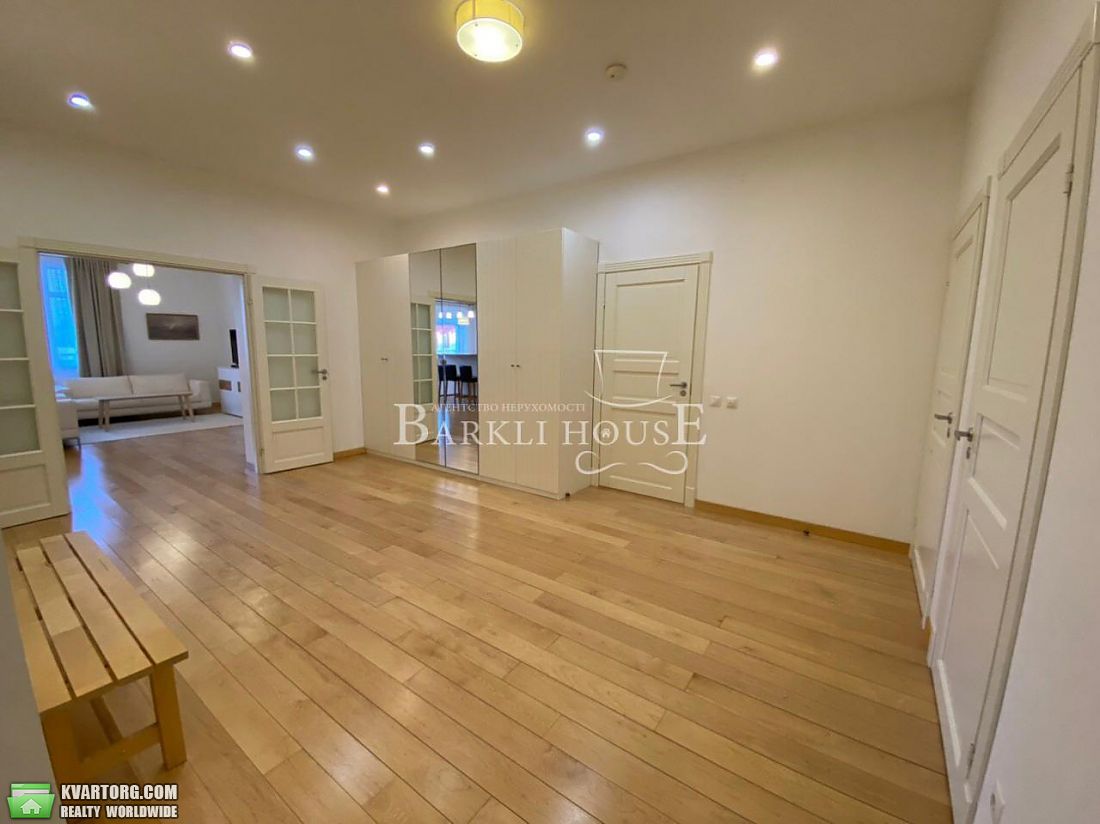 Rent out 4-room apartment. Киев,  Тургеневская — photo 8