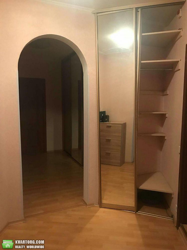 Rent out 2-room apartment. Киев,  Бажана — photo 2