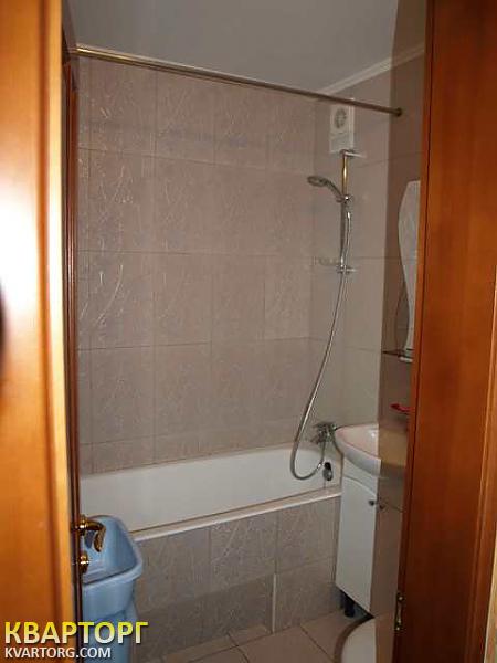 Rent out 2-room apartment. Киев,  Воссоединения пр — photo 8