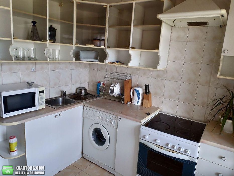 Rent out 2-room apartment. Киев,  Стуса — photo 1