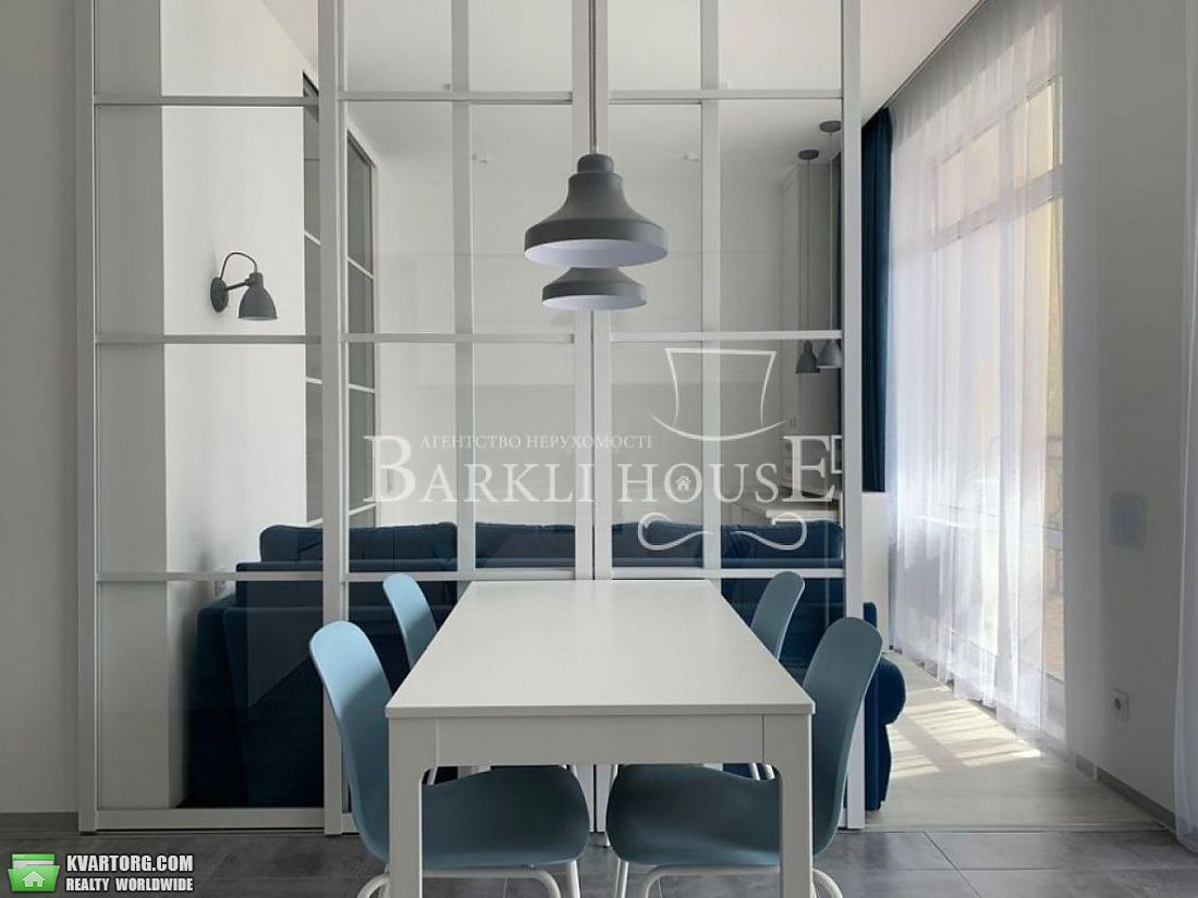 Rent out 1-room apartment. Киев, дегтярная — photo 3