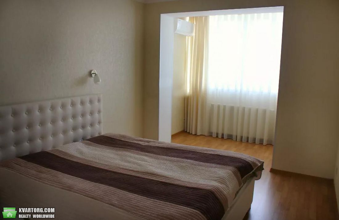 Rent out 3-room apartment. Киев,  Салютная — photo 3