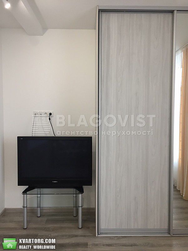Rent out 1-room apartment. Киев,  Волошская — photo 1