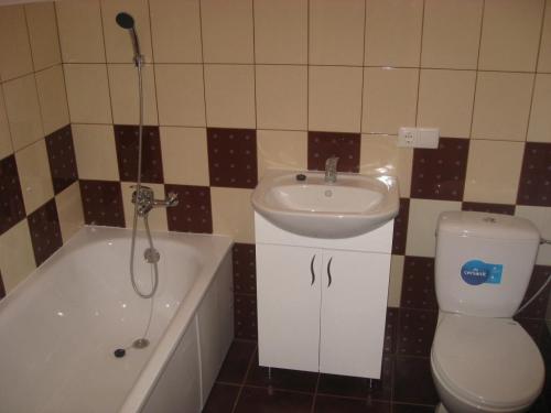 Sell house. Киевская обл., Магистральная — photo 1