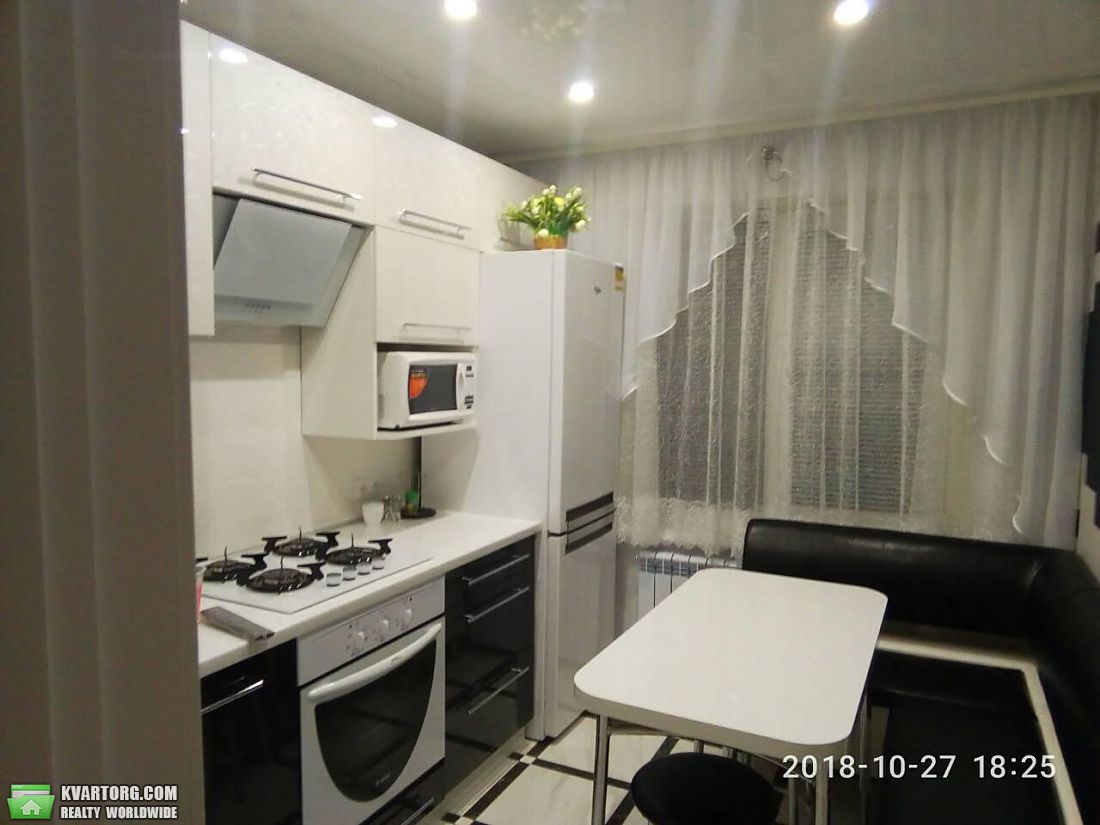 Sell 2-room apartment. Киев, пр-т Правды — photo 1