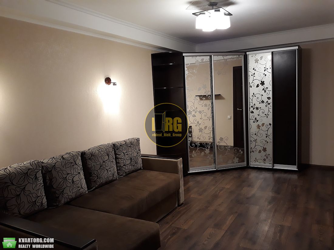Rent out 1-room apartment. Киев,  Семьи Хохловых — photo 2